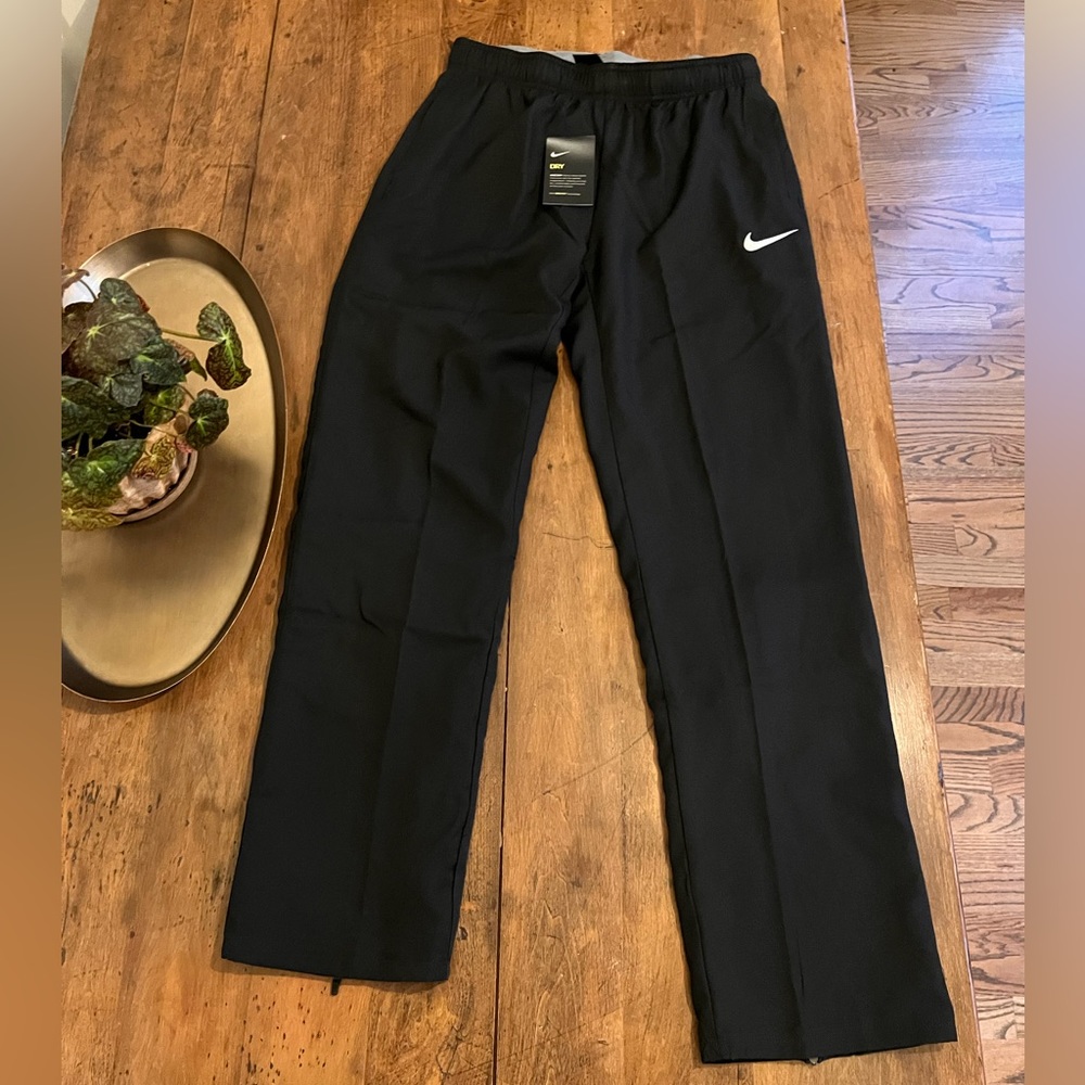 BNWT Nike Women’s Dri-Fit Lightweight Training pants Black size Small